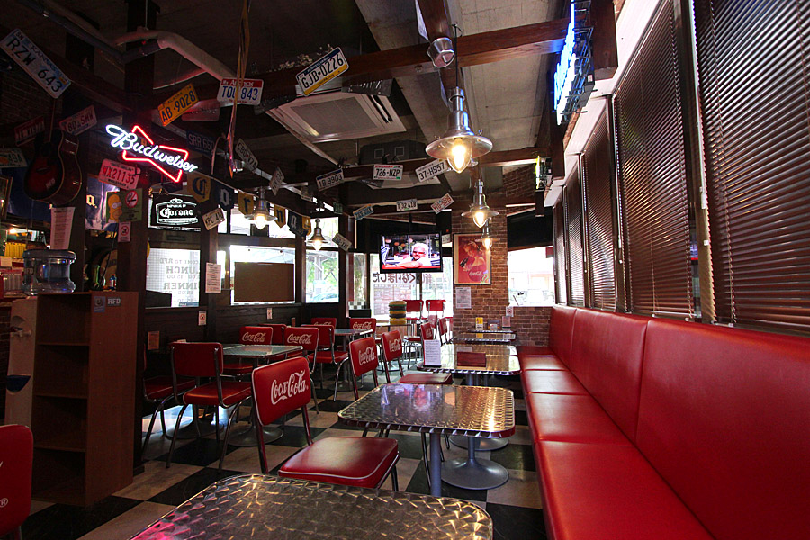 ポーカーフェイス Royal Flush Diner 千葉 西千葉 ジムニーライフ Apio アピオ ポーカーフェイス Royal Flush Diner 千葉 西千葉 ジムニーライフ Apio アピオ